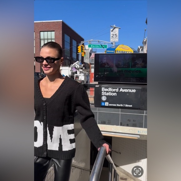 ELAN ‘LOVE’ Elevated Neutral Knit Cardigan with LOVE Motif. Large. - Picture 2 of 8